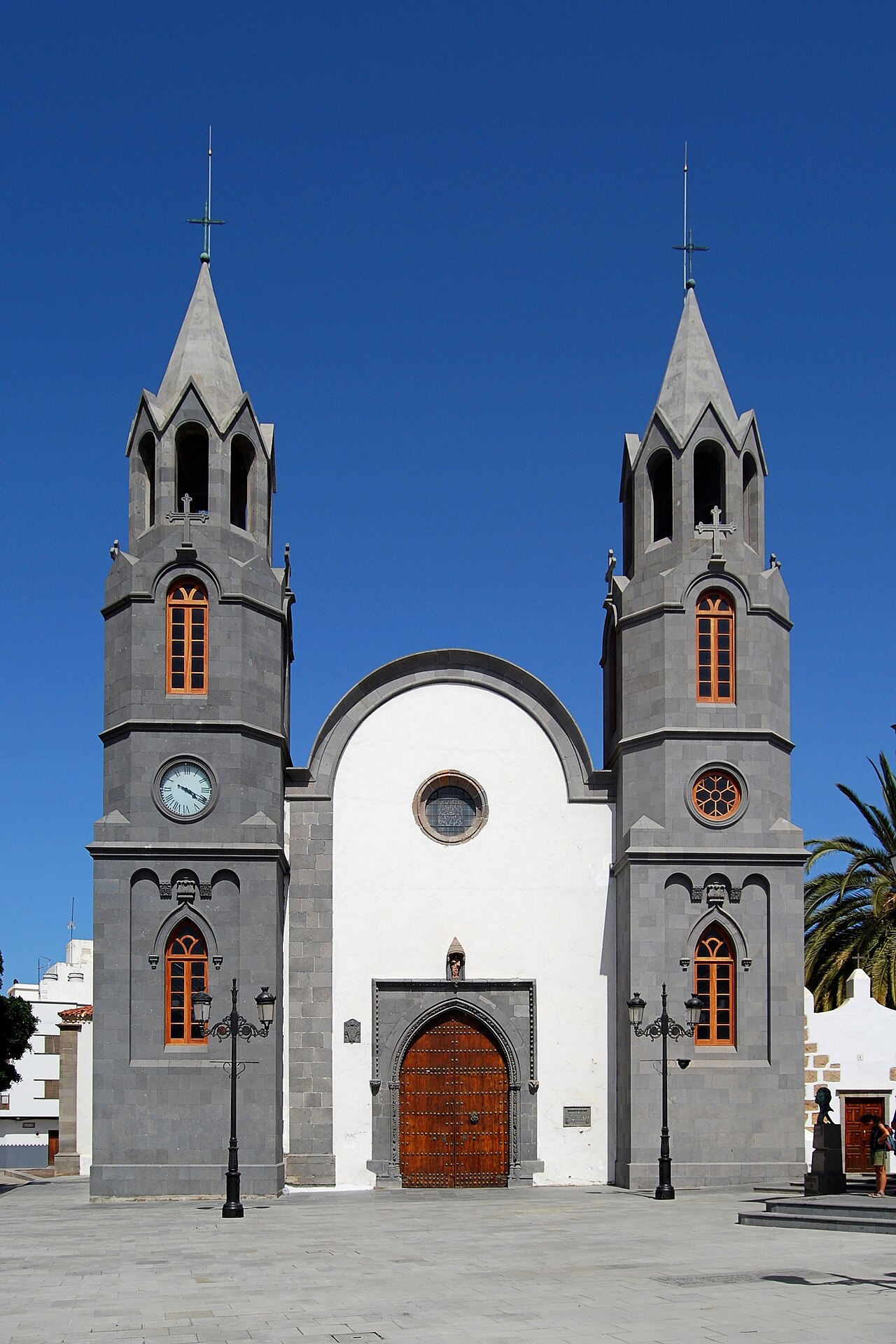 Manicura y pedicura a domicilio en Telde, Las Palmas de Gran Canaria — Basílica de San Juan Bautista